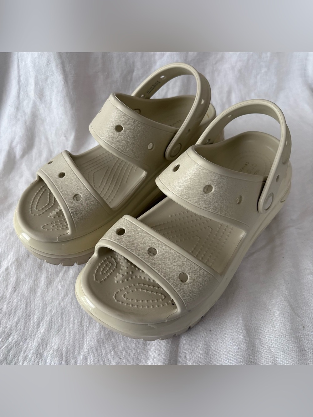 Crocs Mega Crush Clog Platform Sandals Bone Unisex M5/W7 Trendy Comfy
